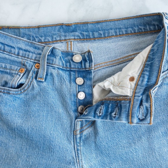 Levi's 501 T Light Wash Button Fly Jeans, Size 25 / 28 - Picture 7 of 9